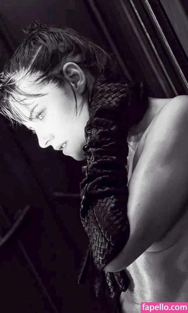 Kristen Strout Onlyfans Photo Gallery 