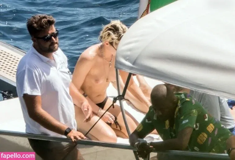 Kristen Strout Onlyfans Photo Gallery 