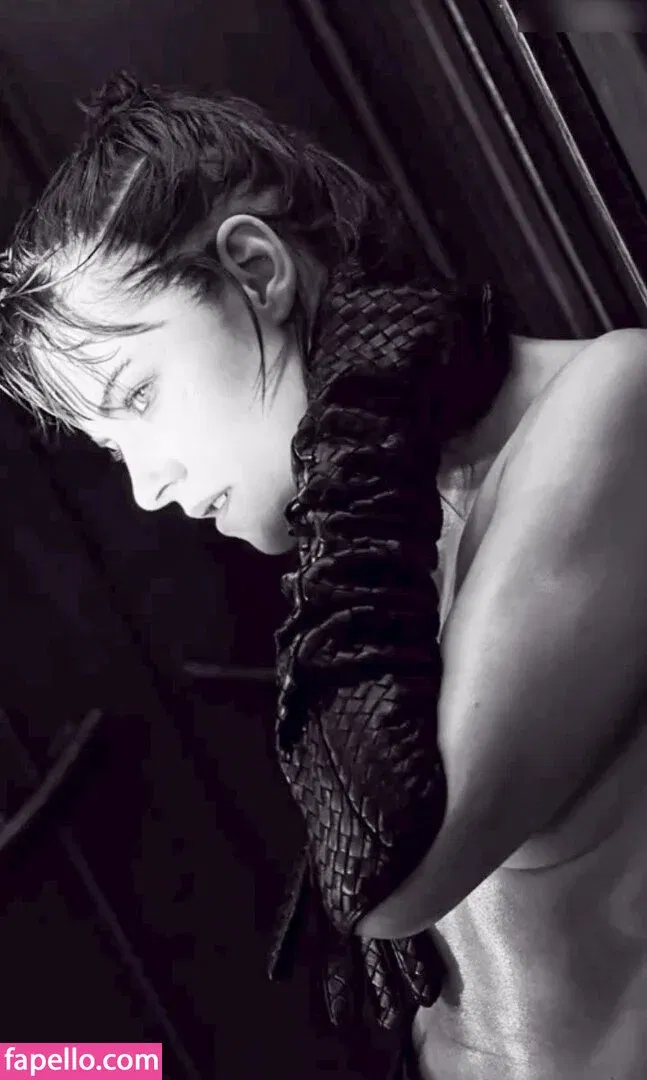 Kristen Strout Onlyfans Photo Gallery 