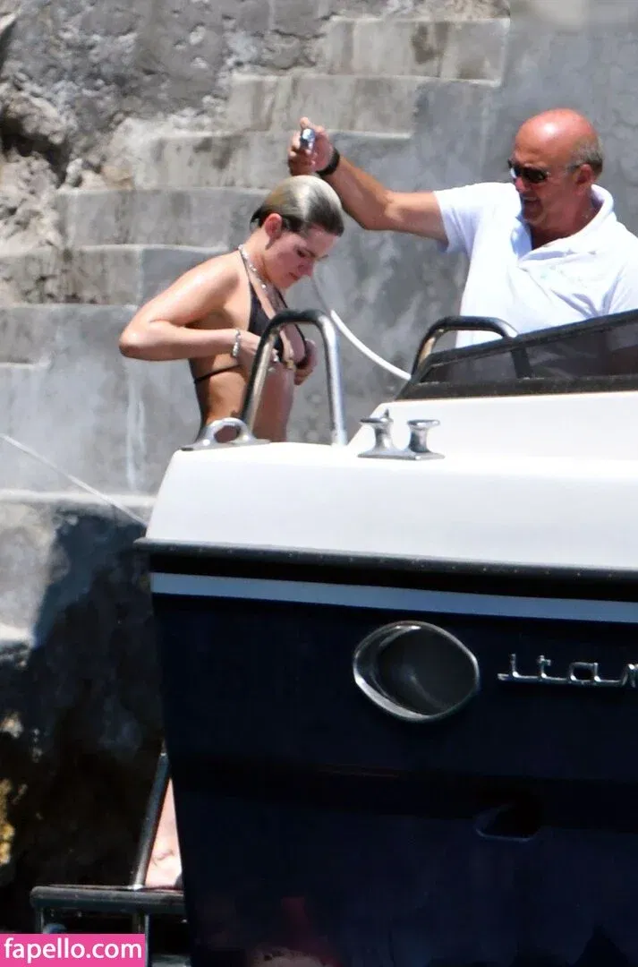 Kristen Strout Onlyfans Photo Gallery 