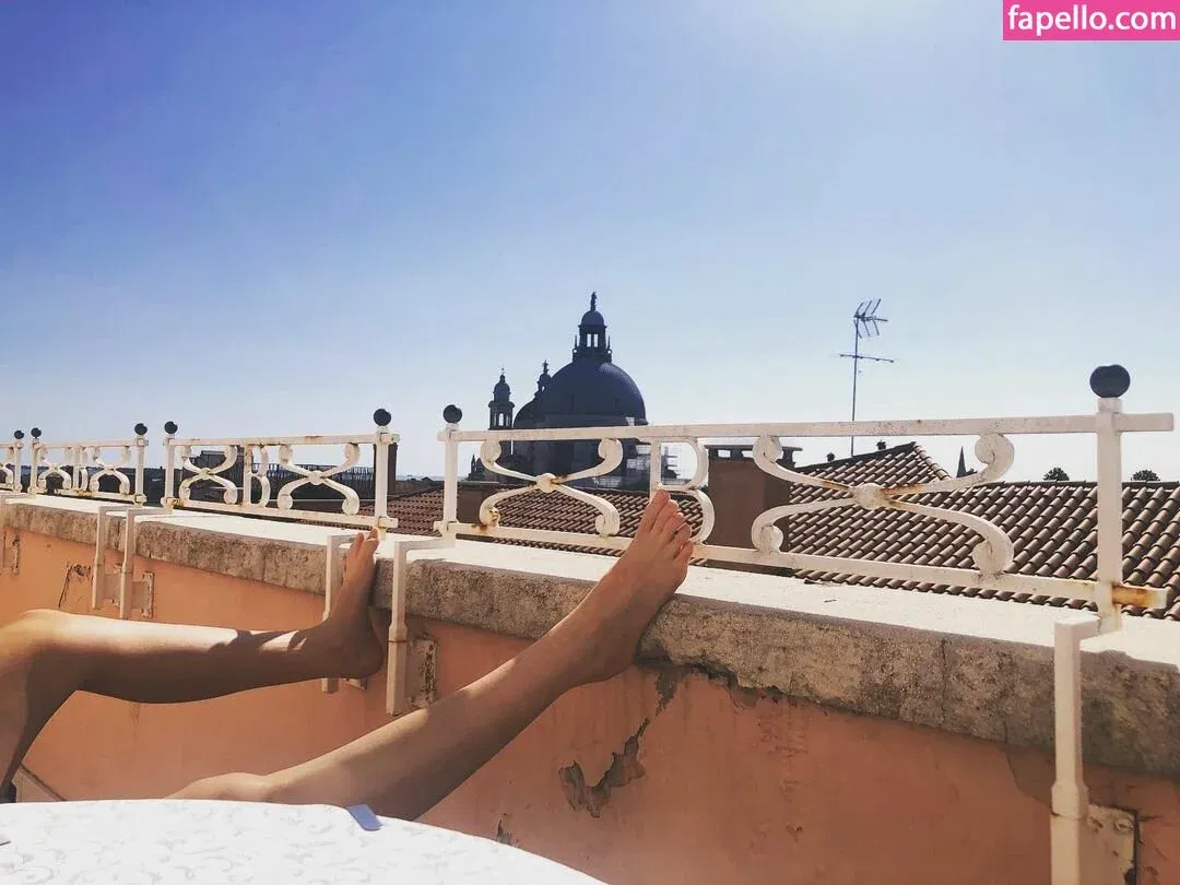 Kristen Strout Onlyfans Photo Gallery 