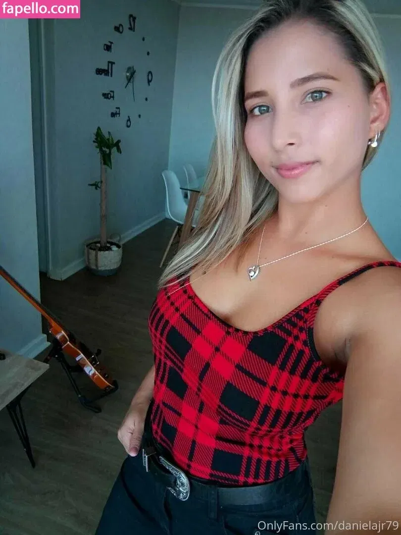 danielaoficial18 Onlyfans Photo Gallery 