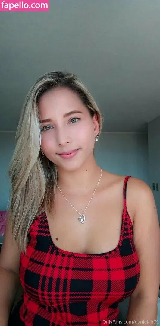 danielaoficial18 Onlyfans Photo Gallery 