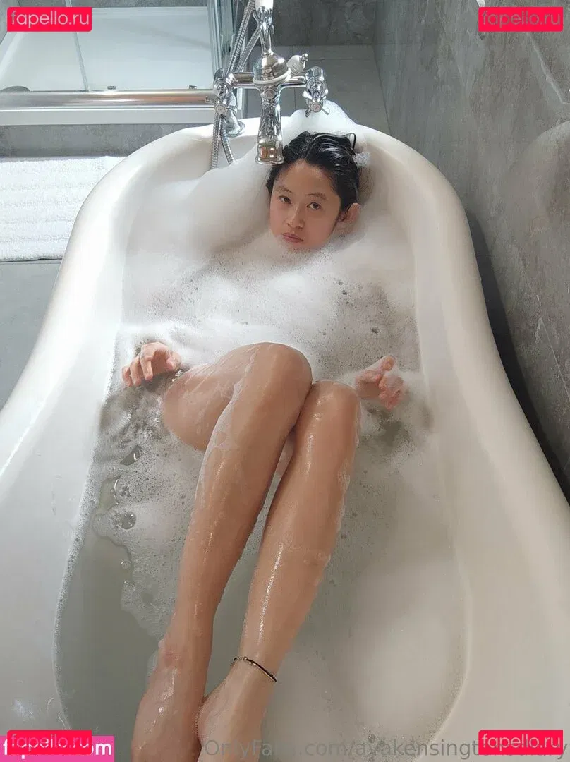 ayakensingtonsdiary Onlyfans Photo Gallery 