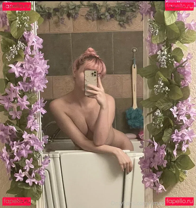 anibae.vip Onlyfans Photo Gallery 