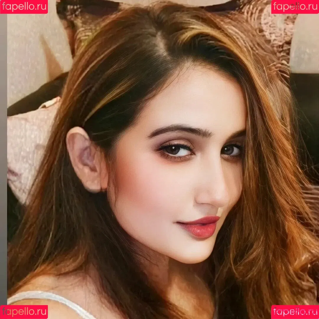 Aniza Hazel Onlyfans Photo Gallery 
