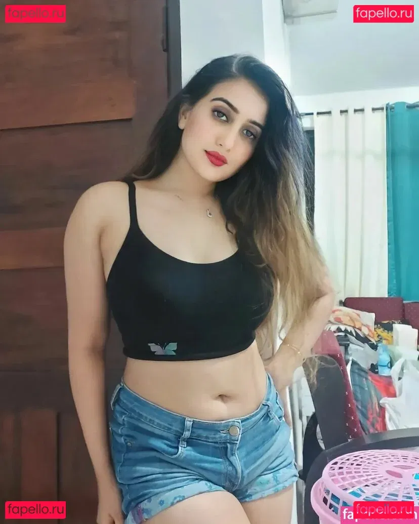 Aniza Hazel Onlyfans Photo Gallery 