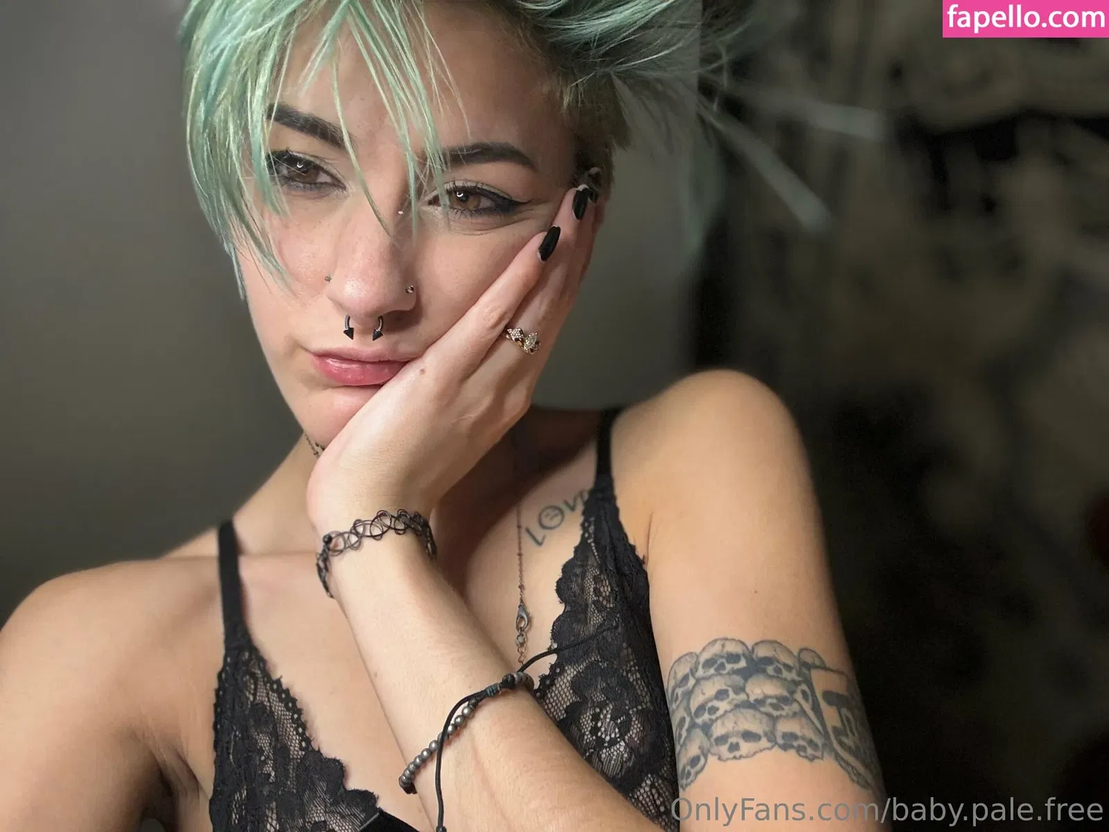 baby.pale.free Onlyfans Photo Gallery 