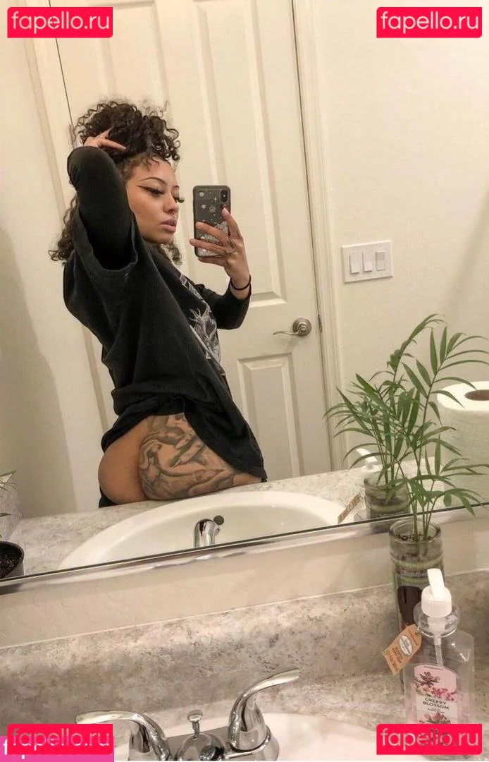 Omgyoash Onlyfans Photo Gallery 