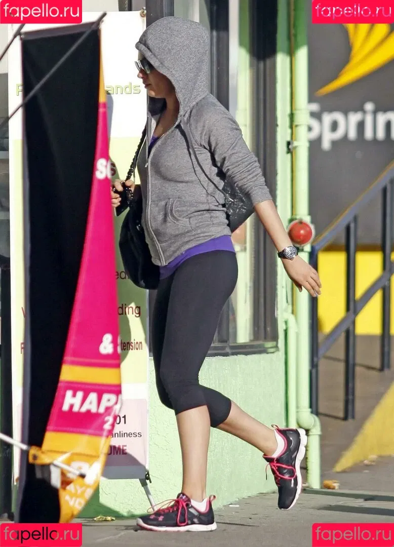 Mila Kunis Onlyfans Photo Gallery 