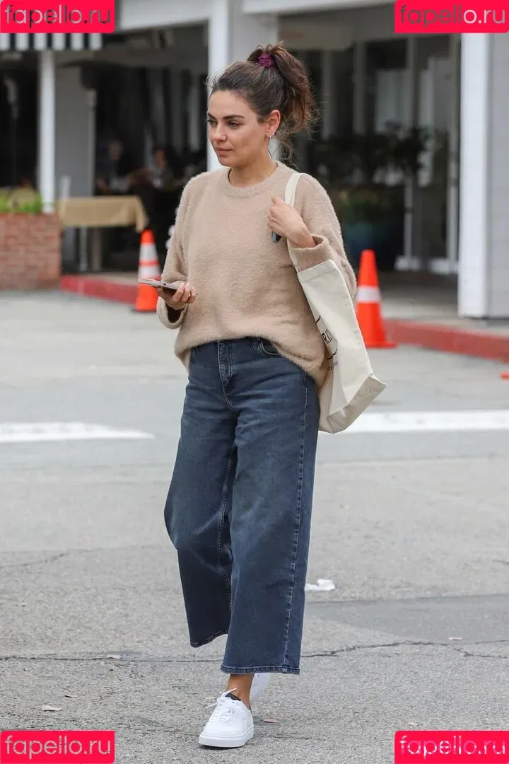 Mila Kunis Onlyfans Photo Gallery 