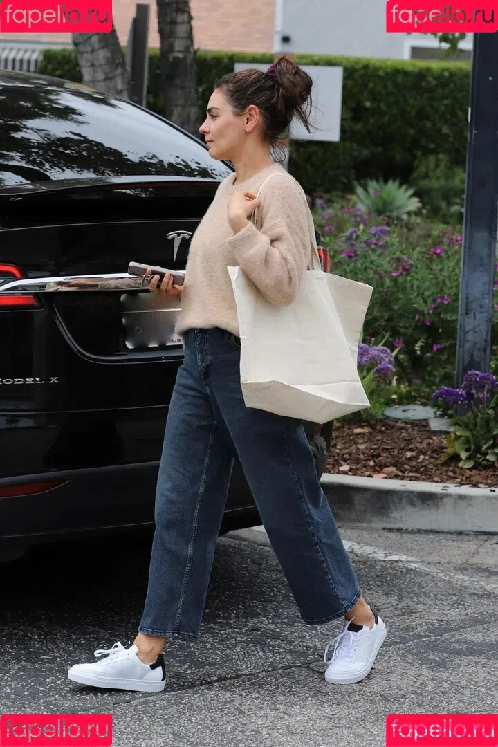 Mila Kunis Onlyfans Photo Gallery 