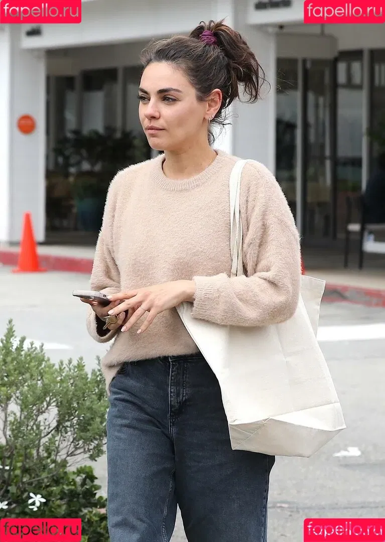 Mila Kunis Onlyfans Photo Gallery 