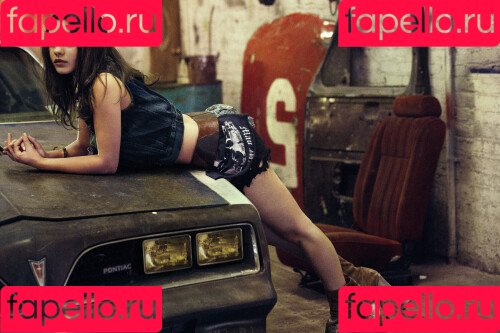 Mila Kunis Onlyfans Photo Gallery 