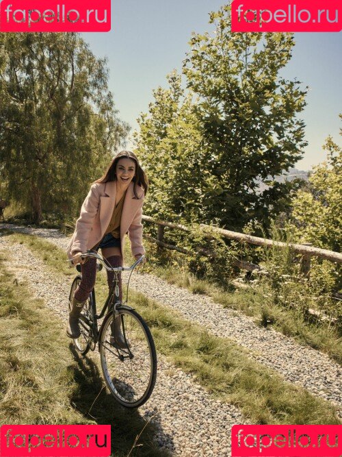 Mila Kunis Onlyfans Photo Gallery 