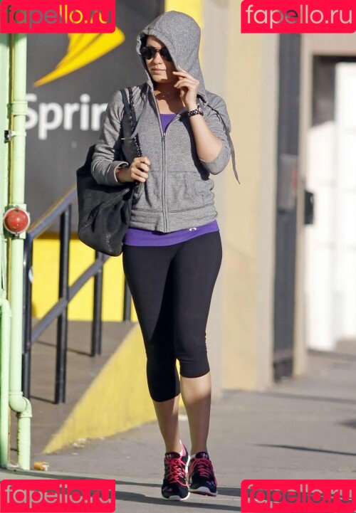 Mila Kunis Onlyfans Photo Gallery 