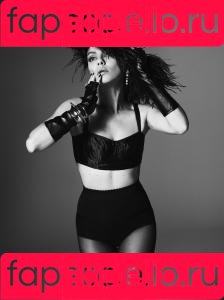 Mila Kunis Onlyfans Photo Gallery 