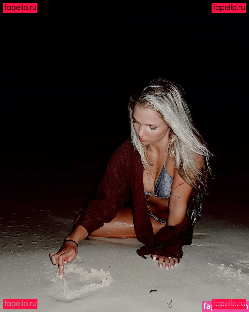 Julia Hart Onlyfans Photo Gallery 