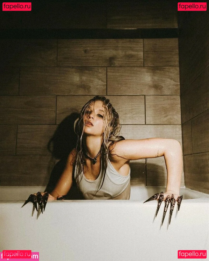 Julia Hart Onlyfans Photo Gallery 