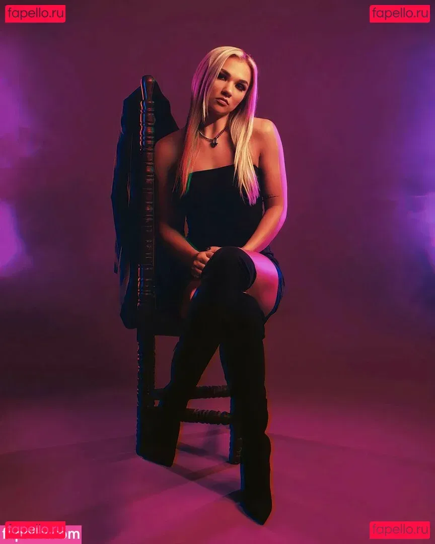 Julia Hart Onlyfans Photo Gallery 