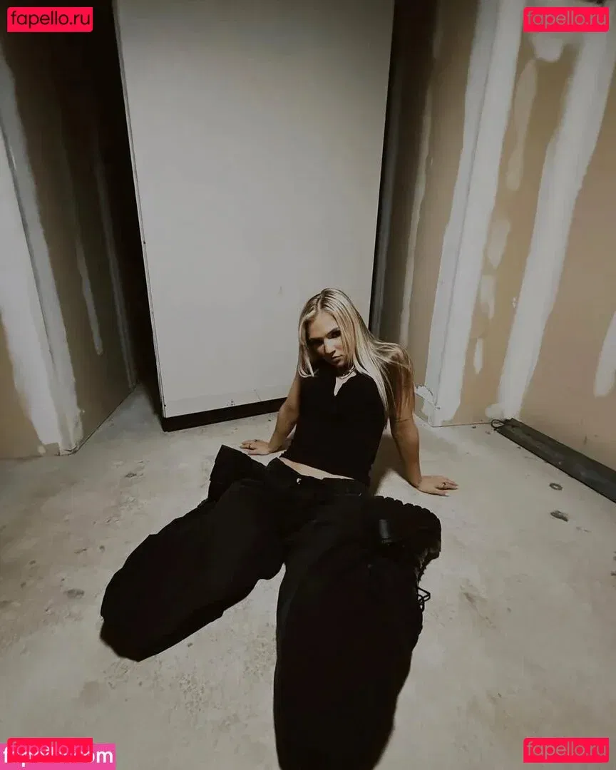 Julia Hart Onlyfans Photo Gallery 