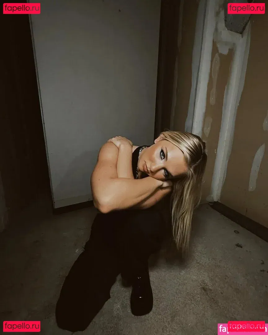 Julia Hart Onlyfans Photo Gallery 