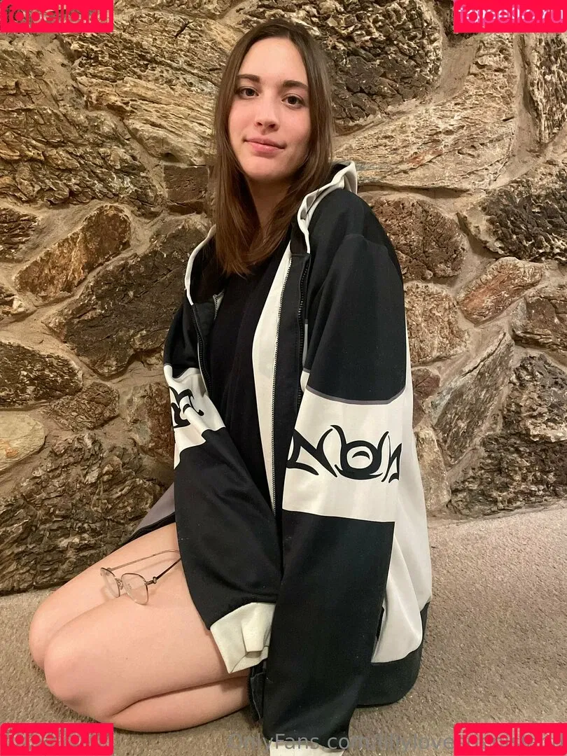 lillylovespenisland Onlyfans Photo Gallery 