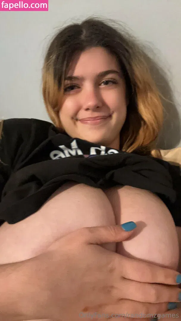 randomzgames Onlyfans Photo Gallery 