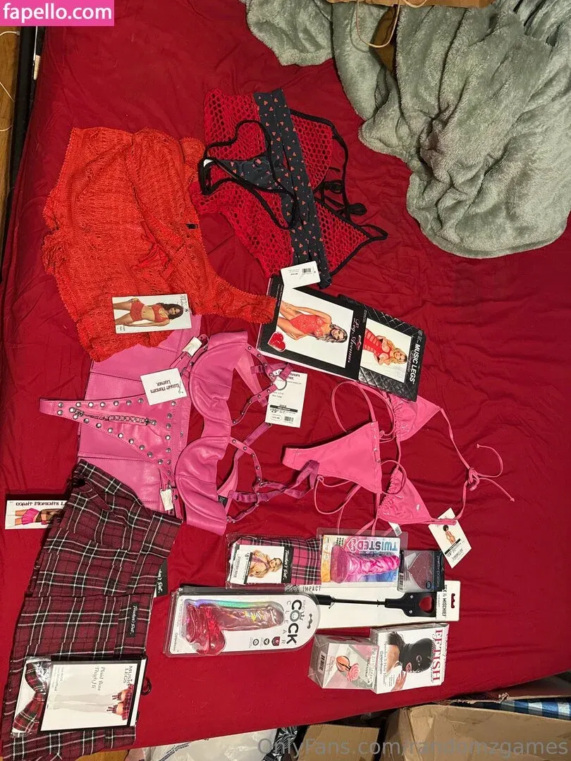 randomzgames Onlyfans Photo Gallery 