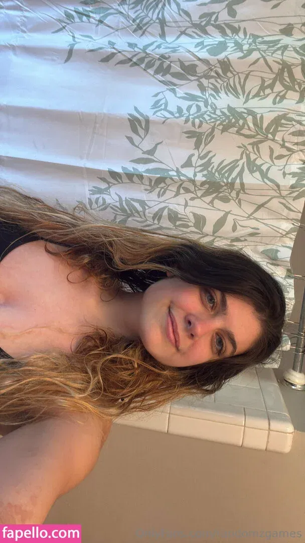 randomzgames Onlyfans Photo Gallery 