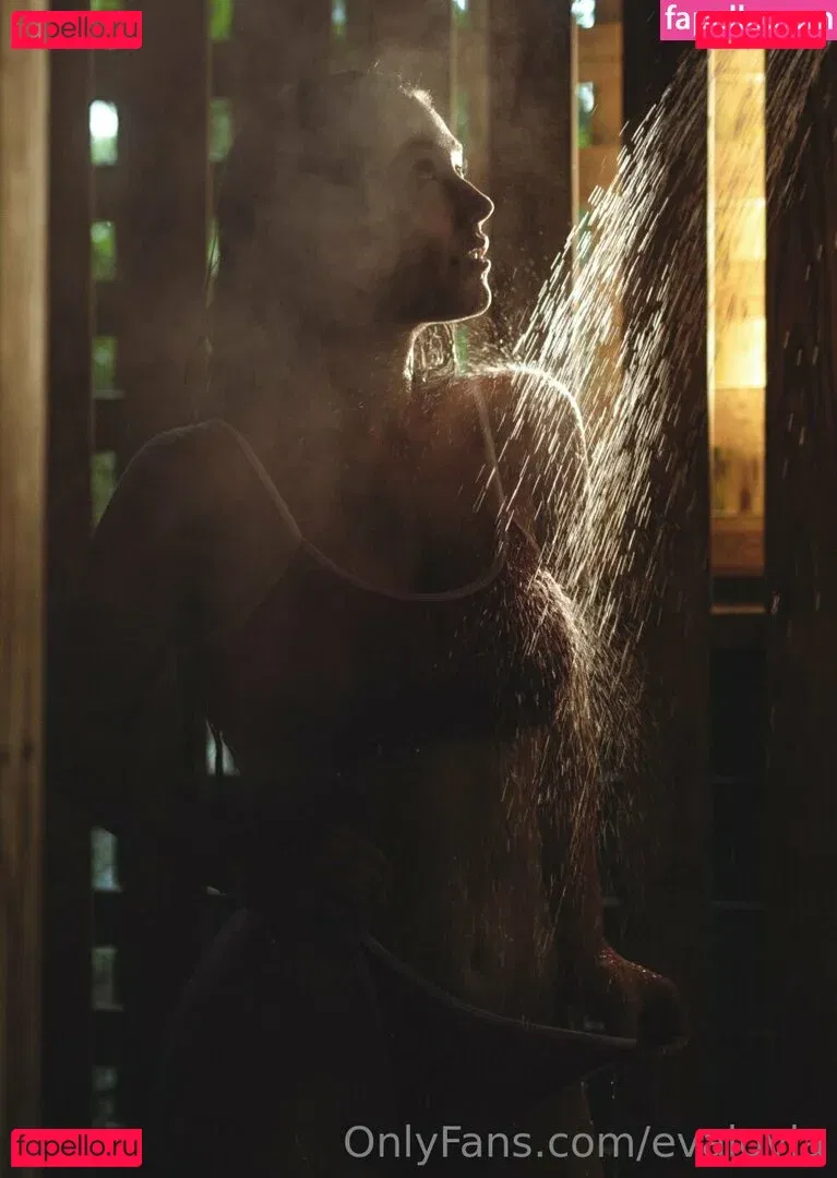 evalovia Onlyfans Photo Gallery 