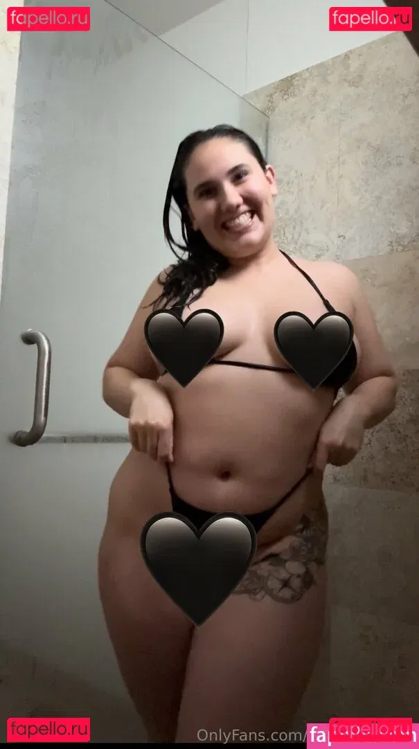 caro.trueba28 Onlyfans Photo Gallery 