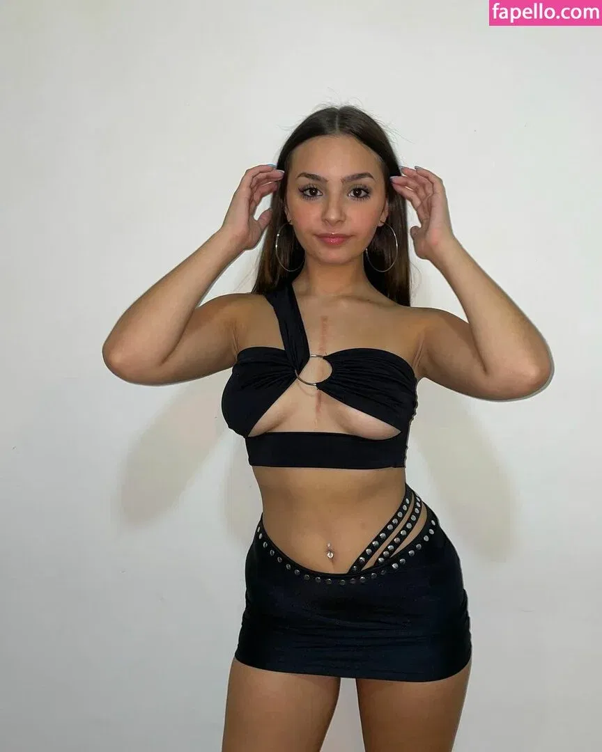 Camila Nerea Gonzalez Onlyfans Photo Gallery 