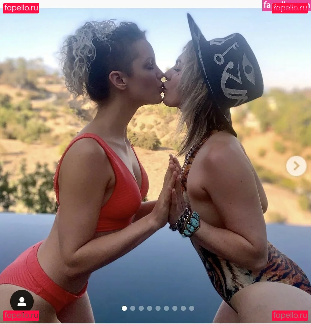 Thea Ulrich Onlyfans Photo Gallery 