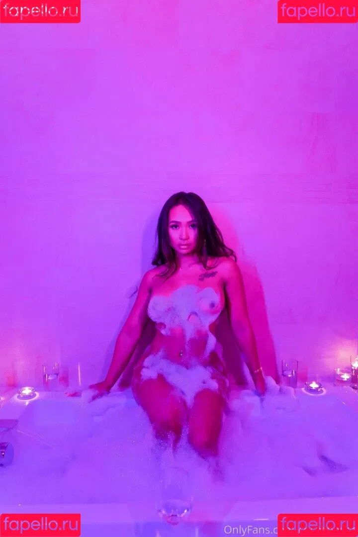 ginavhuynh Onlyfans Photo Gallery 