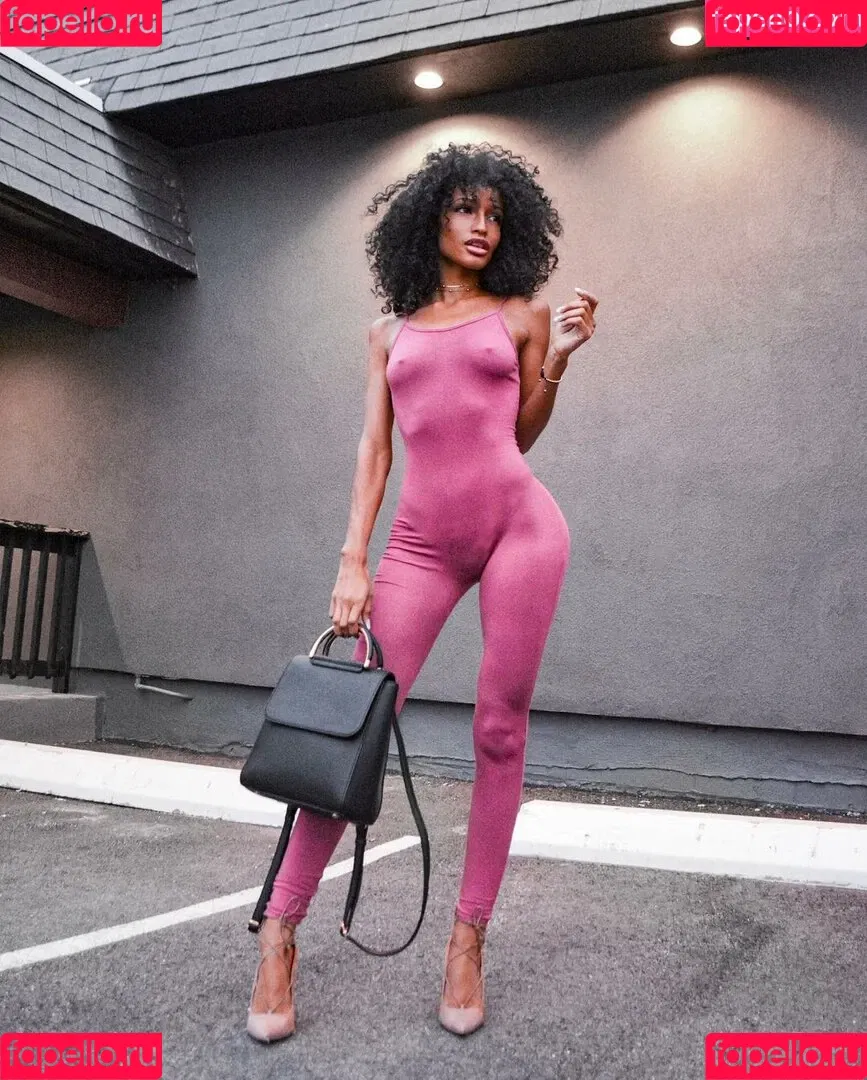 Jaye Carrero Onlyfans Photo Gallery 
