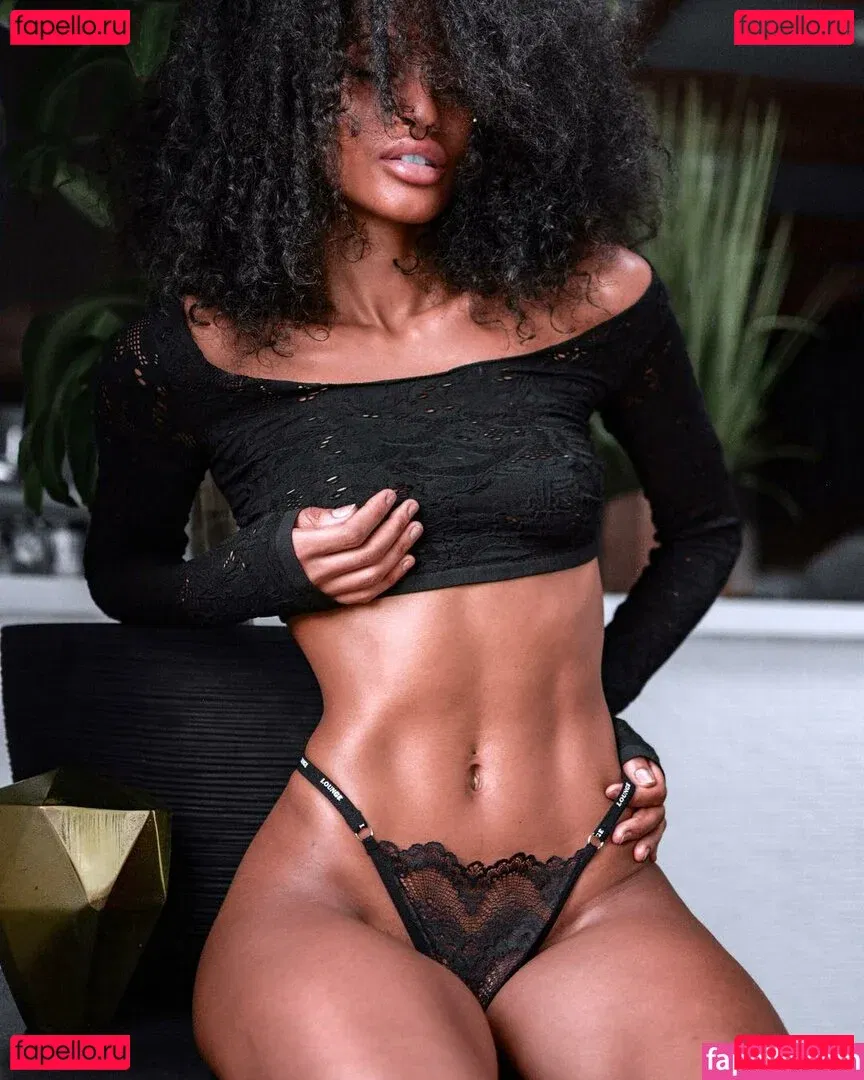 Jaye Carrero Onlyfans Photo Gallery 