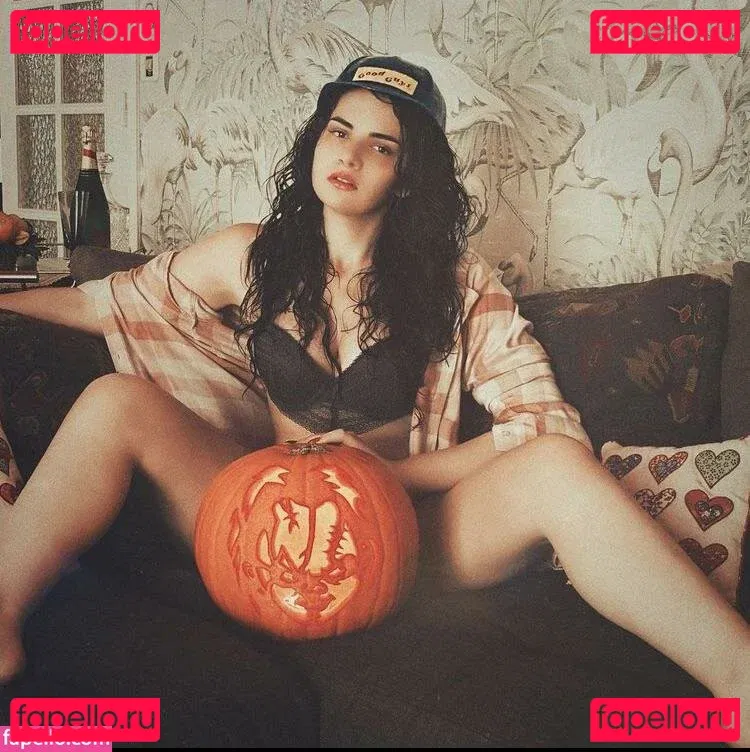 Laura Badler Onlyfans Photo Gallery 