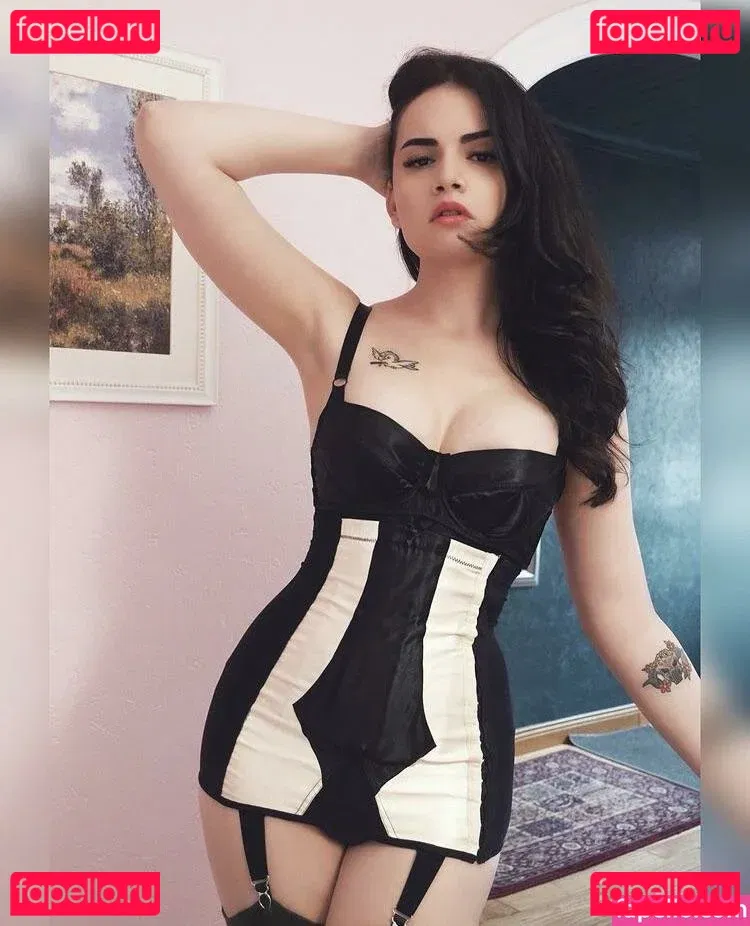 Laura Badler Onlyfans Photo Gallery 