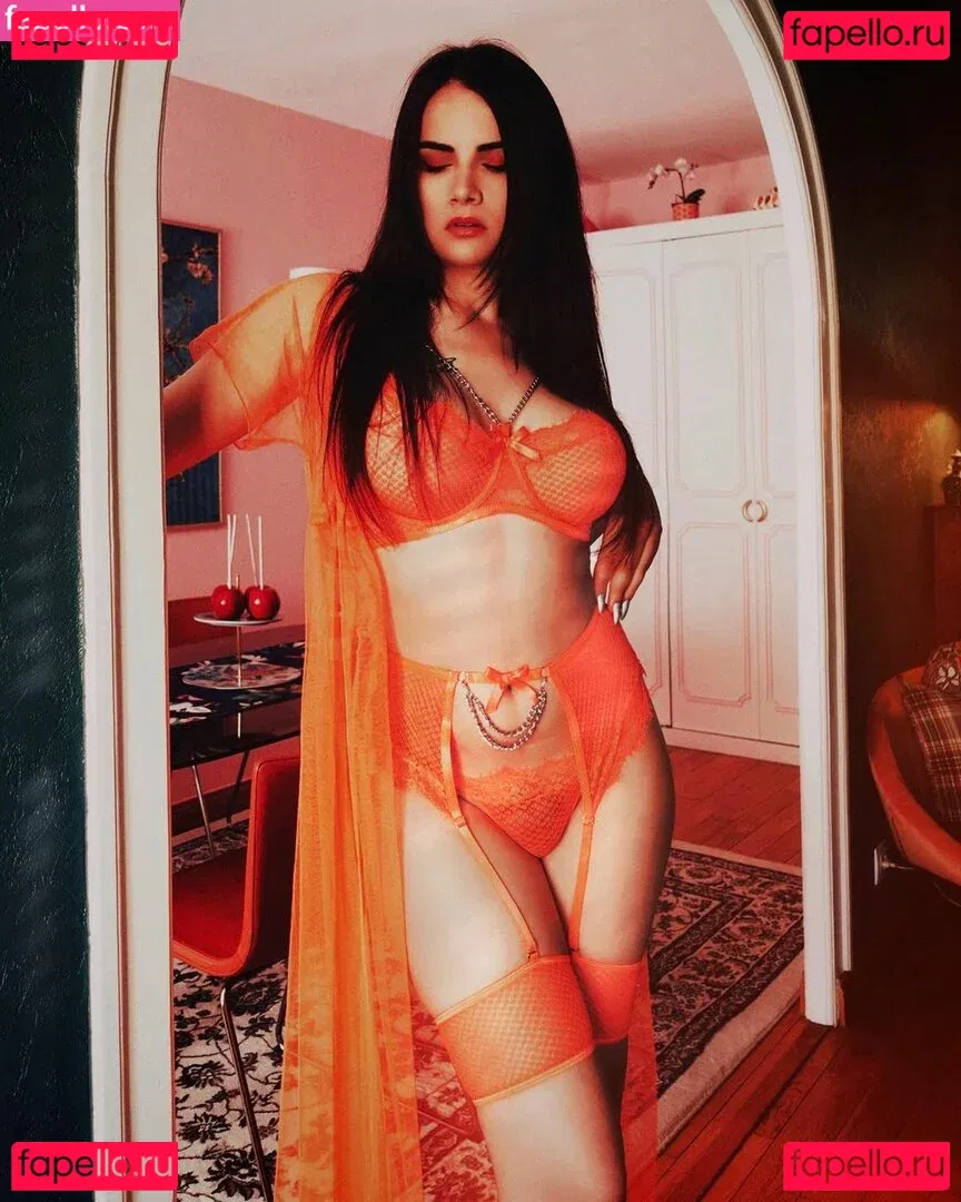 Laura Badler Onlyfans Photo Gallery 