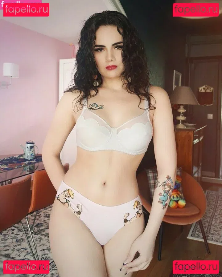 Laura Badler Onlyfans Photo Gallery 