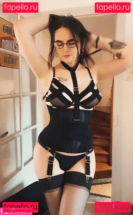 Laura Badler Onlyfans Photo Gallery 