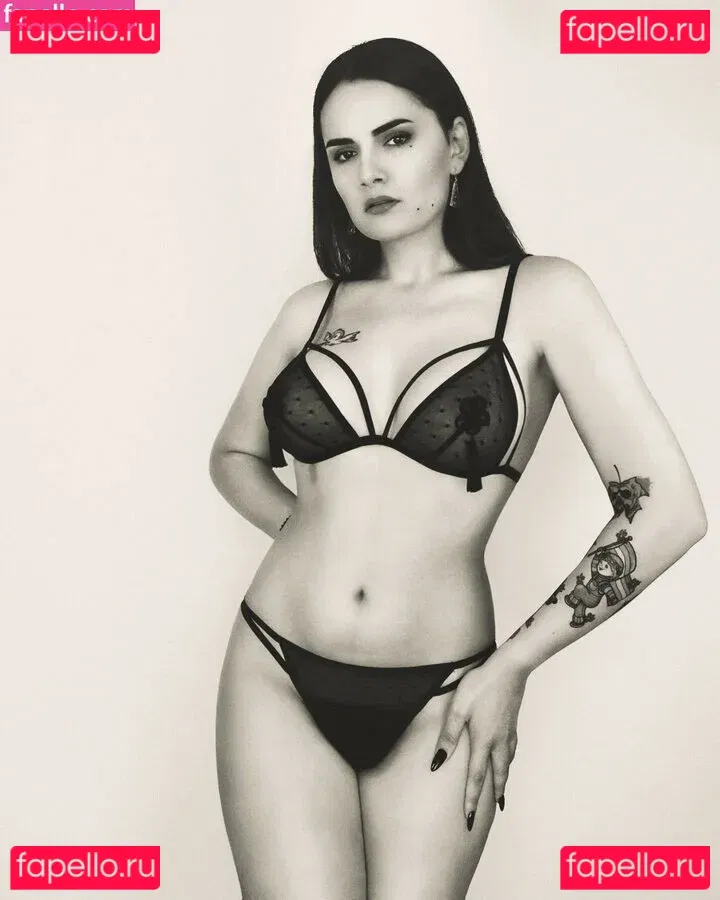 Laura Badler Onlyfans Photo Gallery 