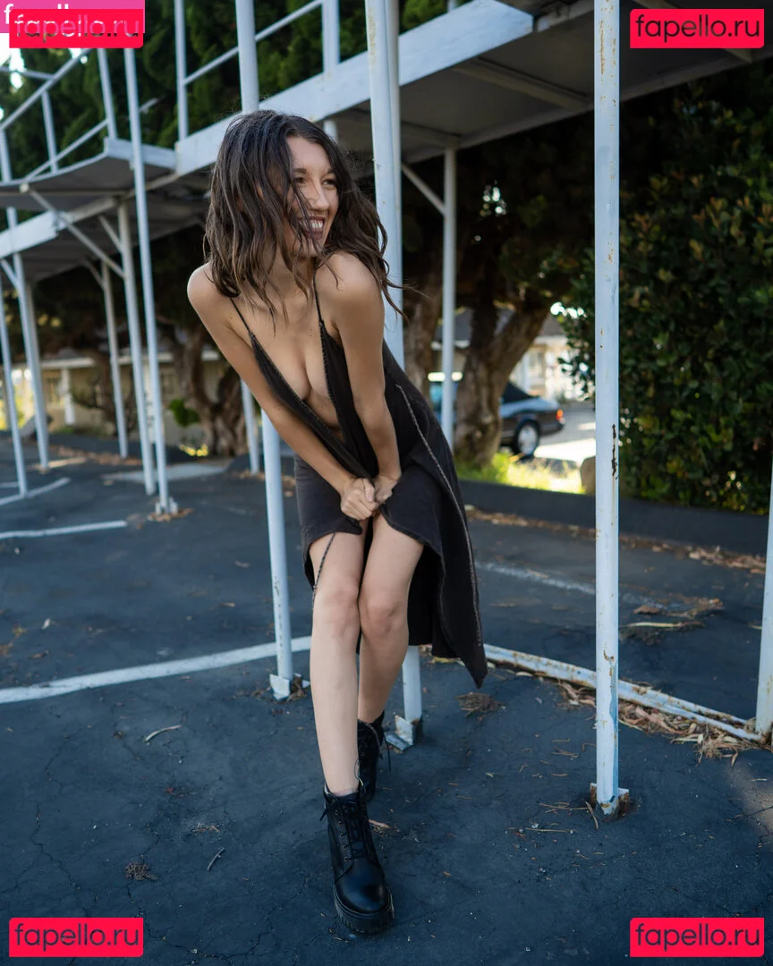 Maya Woulfe Onlyfans Photo Gallery 