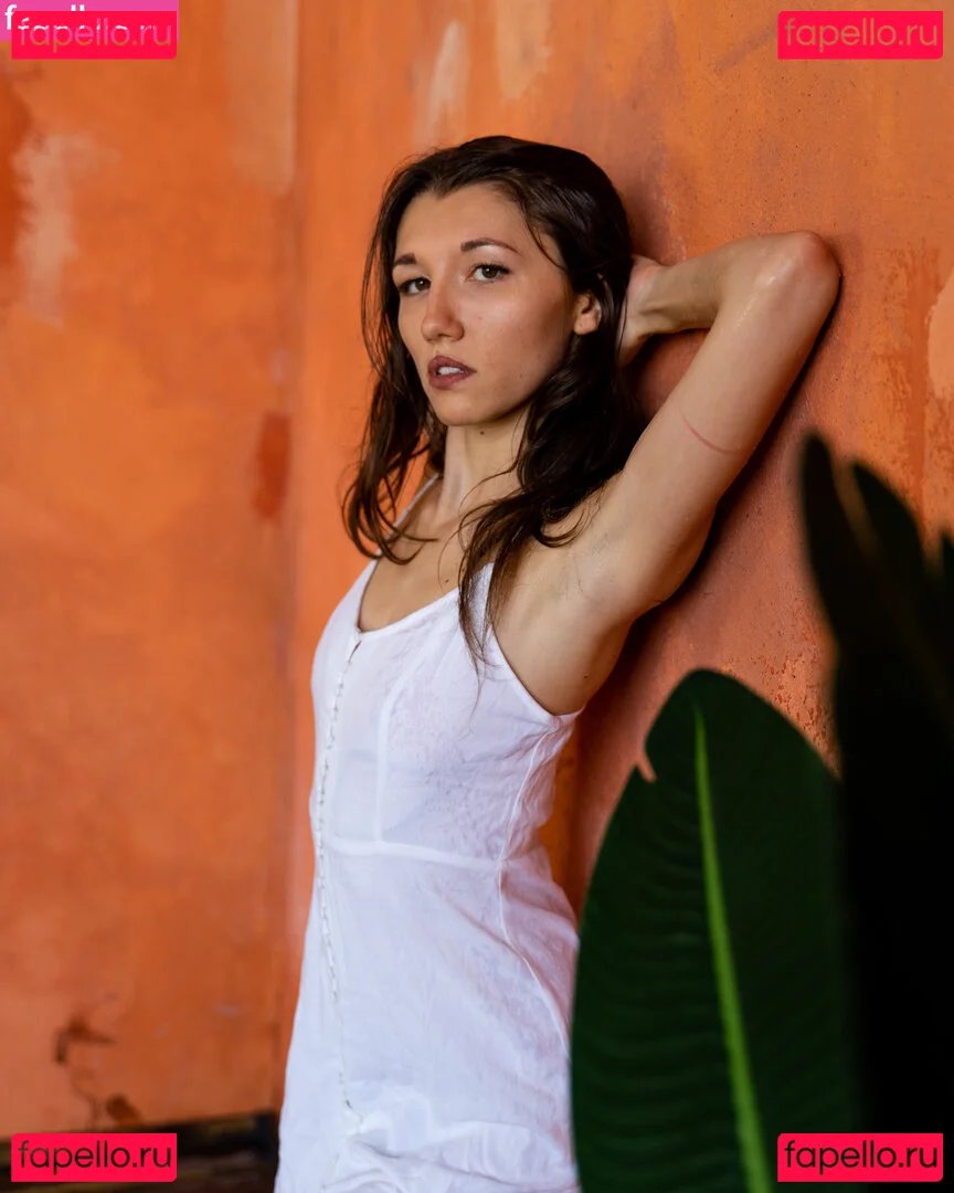 Maya Woulfe Onlyfans Photo Gallery 