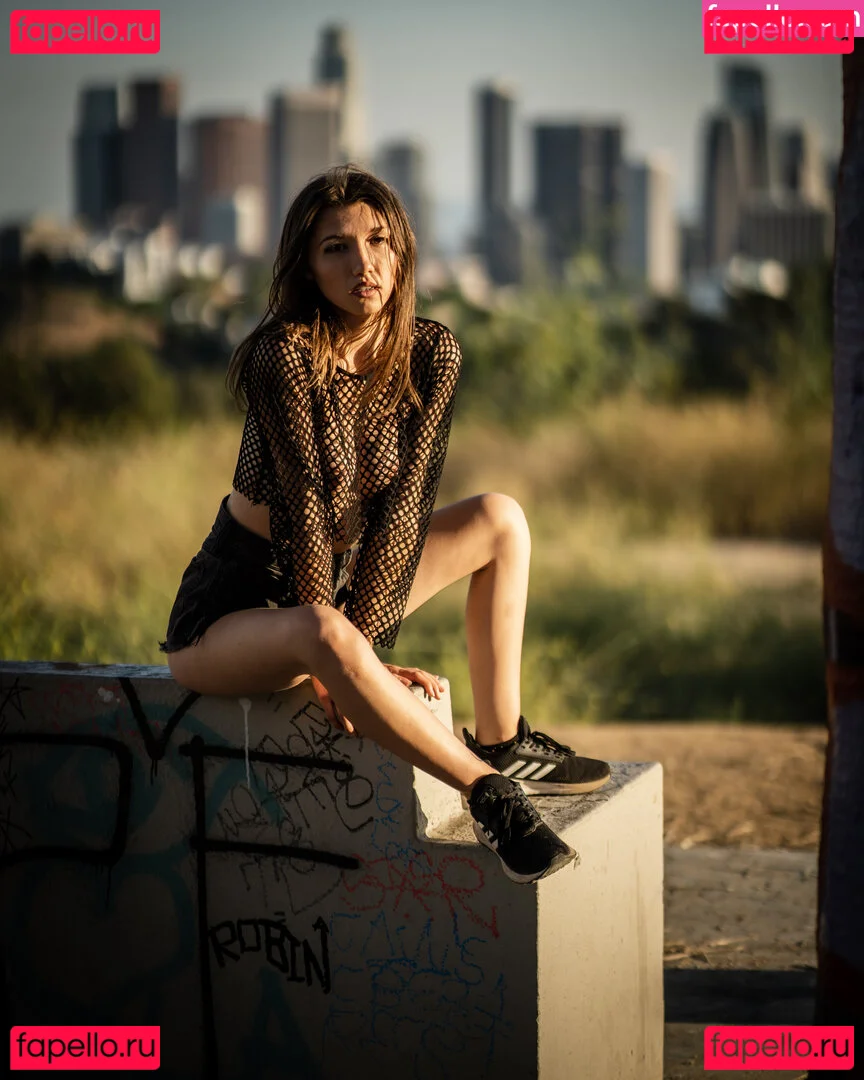 Maya Woulfe Onlyfans Photo Gallery 