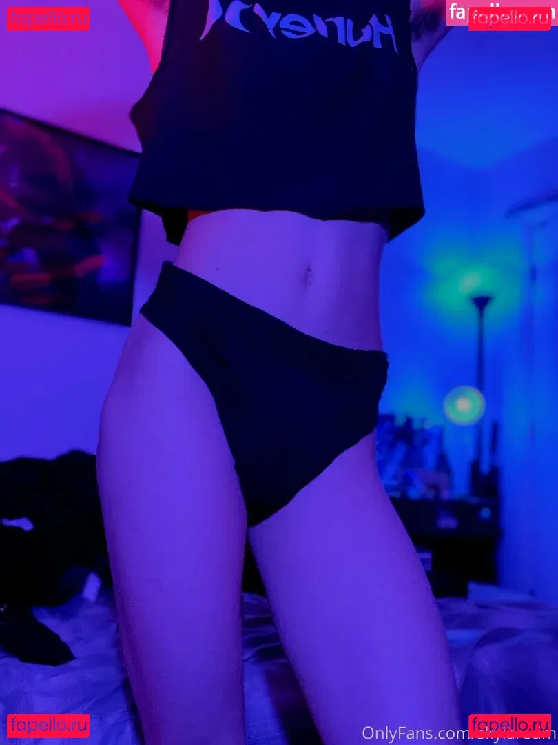 skylaredm Onlyfans Photo Gallery 