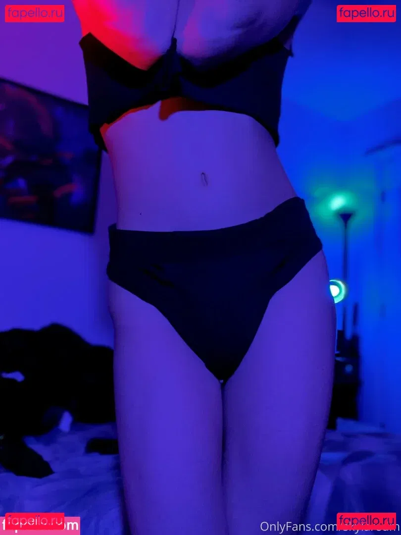 skylaredm Onlyfans Photo Gallery 