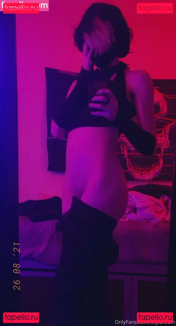 skylaredm Onlyfans Photo Gallery 