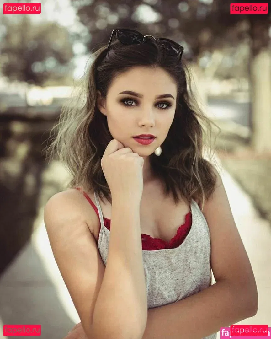 Claire Estabrook Onlyfans Photo Gallery 